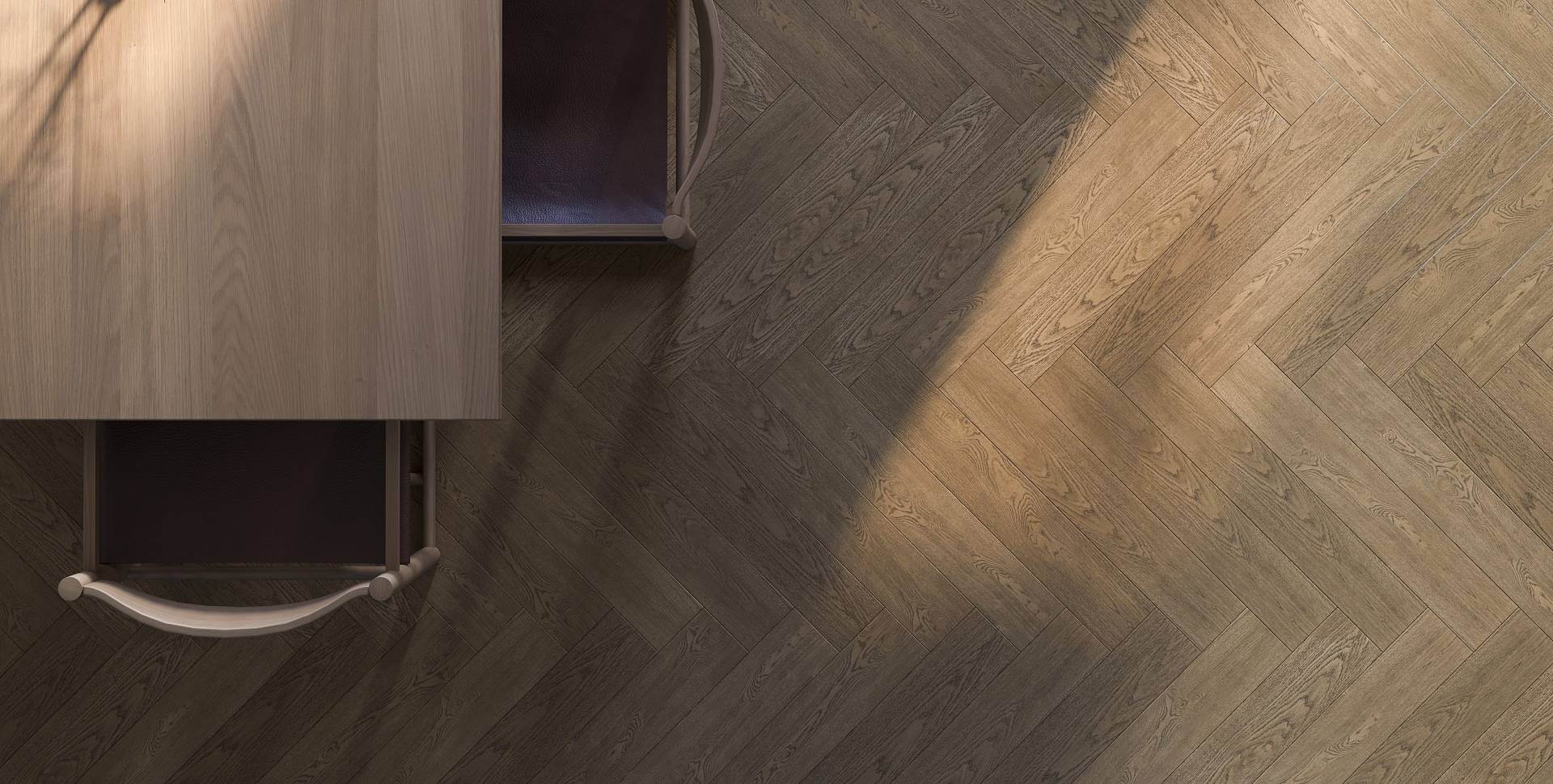 Fischgrätparkett im Wechselspiel von Licht und Schatten unter Esstisch