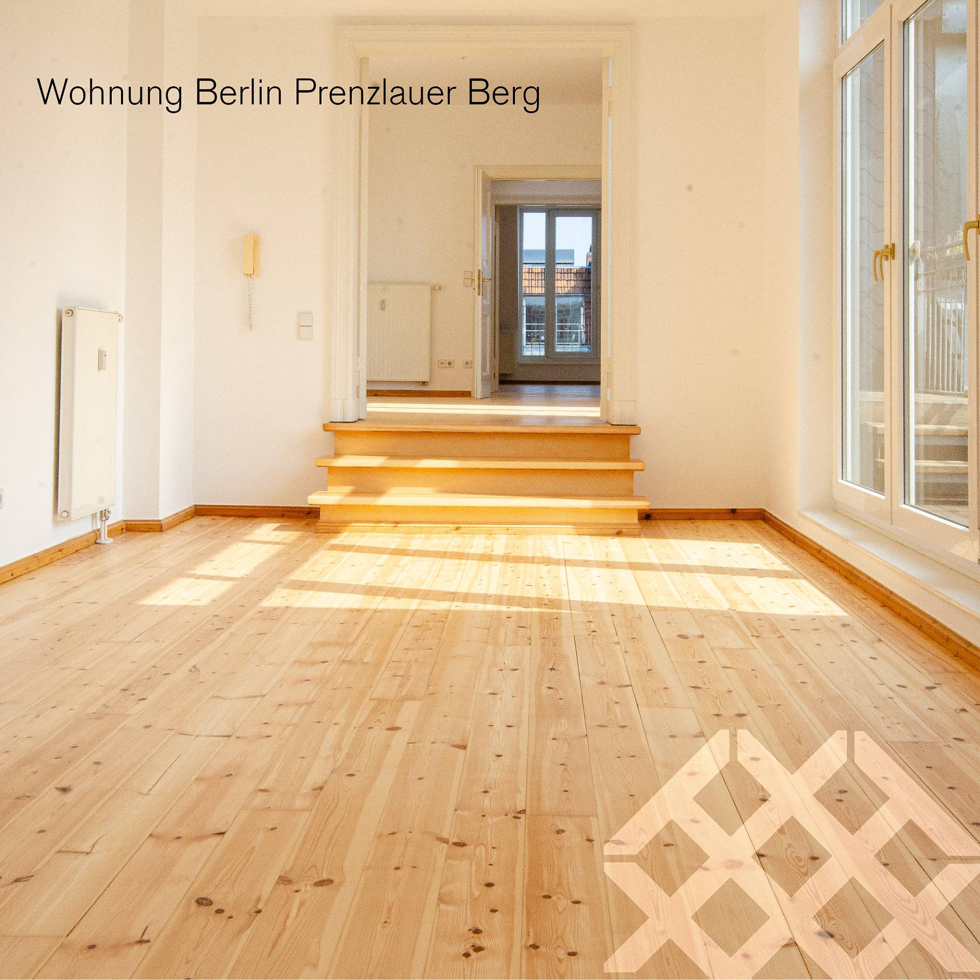 Wohnzimmer Berlin Prenzlauer bergmit hellem Holzdielen abgeschliffen und neu versiegelt